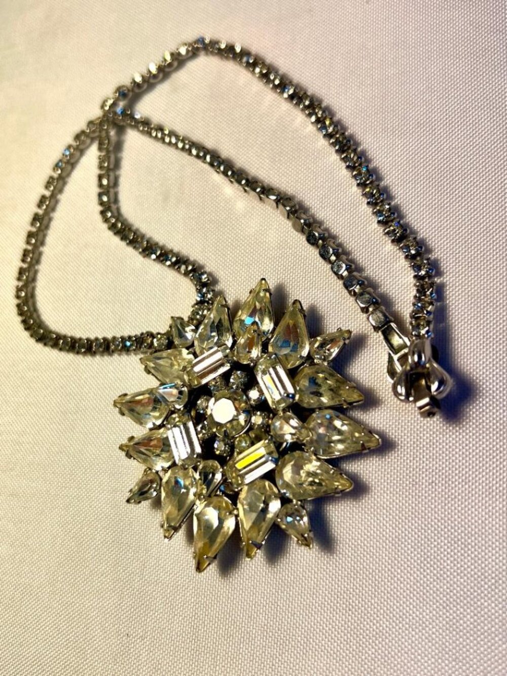 Vintage Rhinestone Starburst Pendant Necklace - SB5D3